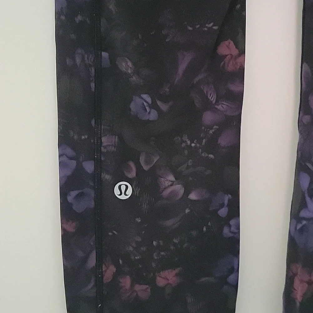 Lululemon | Speed Up Crop 21" in Frozen Flourish | Size 4 - Picture 7 of 9